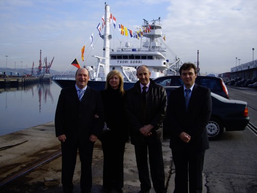 Con unos amigos en la inauguración del último atunero-congelador construido por armadores bermeanos