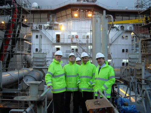 A bordo del Cristóbal Colón, con Anasagasti, Zubia e Iñaki, el director general del Astillero