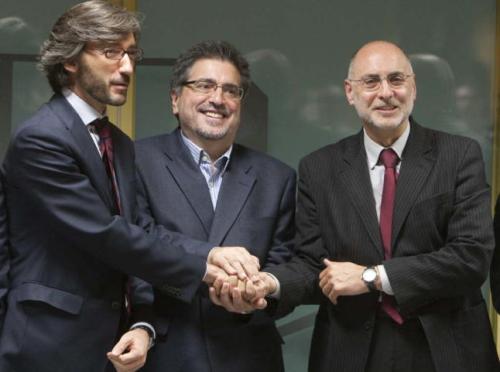 Expresión gráfico del férreo acuerdo PSE-PP que los socialistas desean trasladar a Madrid para aislar al PNV en las Cortes Generales