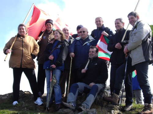 Gaur, Jata mendiaren tontorrean, Euskal Herri guztiko udal hautatuekin, Euskadi, gure Aberria aldarrikatzen.