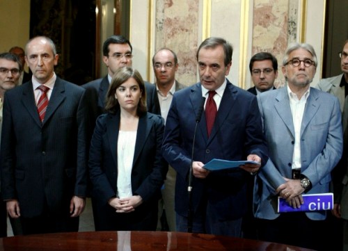 Atzo arratsaldean, Diputatuen Kongresuan, alderdi politikoak eta gizarte erakundeek izan genuen agerraldiaren irudia.