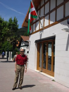 Bakioko batzoki berriaren aurrean