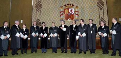 Magistrados del Tribunal Constitucional posando ante las cámaras