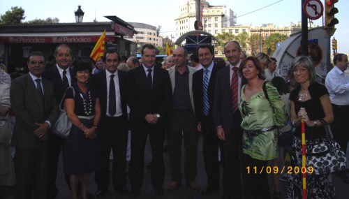 Representantes de los partidos gallegos, mallorquines, valencianos y vascos invitados por CiU a la Diana, junto a Artur Mas y otros militantes convergentes