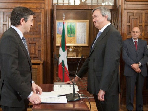 Carlos Aguirre, prometiendo el cargo de consejero de Economía y Hacienda