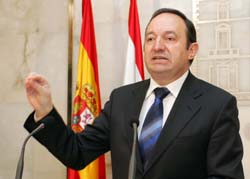 Pedro Sanz, presidente de La Rioja y de la asociación de amigos del Concierto Económico.