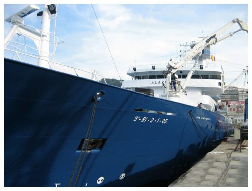 El Alakrana amarrado al muelle