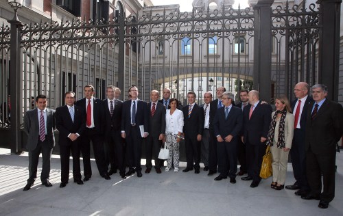 Delegación de cargos internos e institucionales del PNV, esta tarde frente a la verja del Congreso