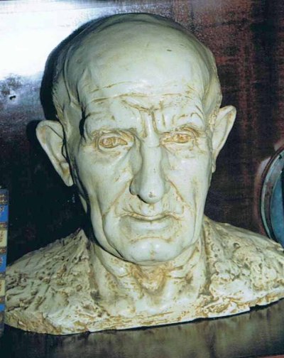 Tomas Aranaren bustoa. Espetxean ezagutu zuen Basterra eskultoreak egina da.